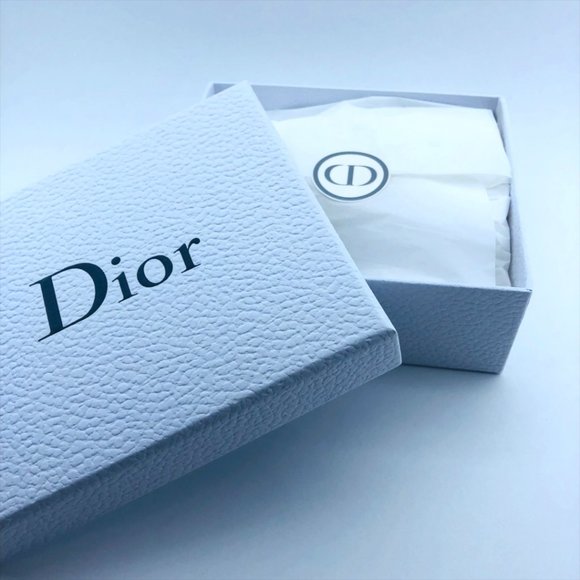 Dior White Gift Box with Ribbon - Picture 9 of 11
